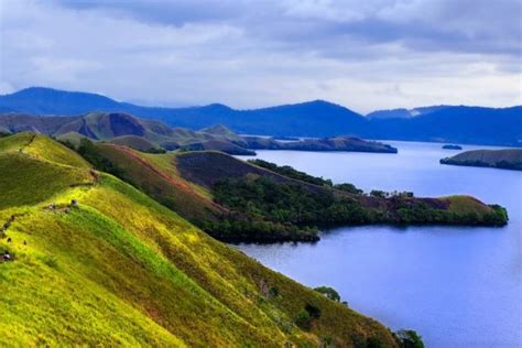 Alam merupakan tempat yang paling tepat bagi pasangan yang ingin merasakan kealamian dalam proses foto prewedding sebagai bentuk dokumentasi terbaik. 50+ Gambar Pemandangan Indonesia | Alam, Gunung, Pantai, Laut