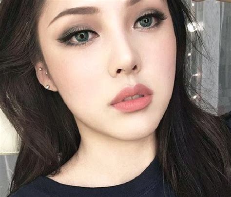 Jika anda mengurangi diri anda ke makeup atau hanya ingin mencoba sesuatu yang baru, yang 'tampilan alami' akan sempurna untuk. Cara Make Up Natural Ala Korea Untuk Kulit Sawo Matang ...