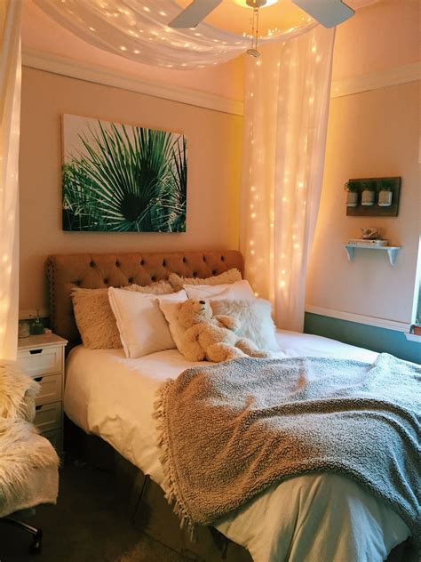 bedroom inspo aesthetic 𝐟𝐨𝐥𝐥𝐨𝐰 𝐦𝐞 𝐟𝐨𝐫 𝐦𝐨𝐫𝐞 in 2020 indie room aesthetic the basics