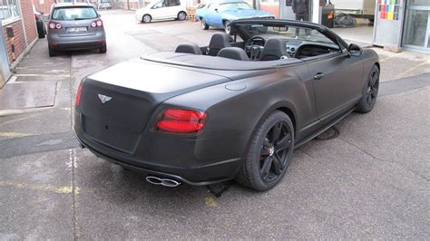 Der lackverkäufer sagte mir er würde mir speziellen 2k lack mit speziellem härter anmischen den ich dann auch sauber rollen könnte. Bentley Continental - Vollfolierung in Schwarz seidenmatt ...