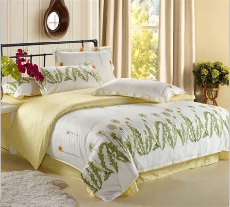 100 Cotton Material Red Comfortable Four Seasons Bedding Set In