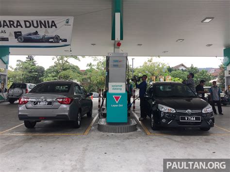 Was stopped at the middle of the road for no petrol, filled roughly 2l of petrol. RON 95 vs RON 97 fuel test with the Proton Saga - is the ...