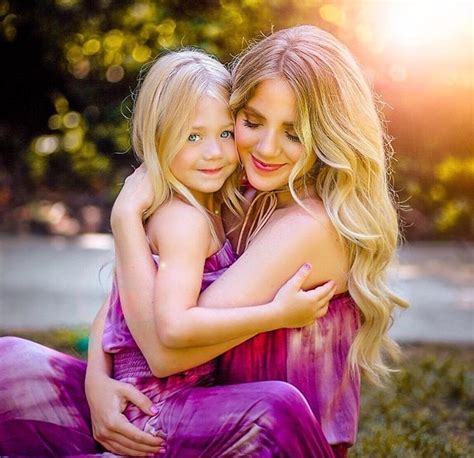 Pin By Kimmie On Labrants Mother Daughter Photoshoot Mommy Daughter Photography Mother