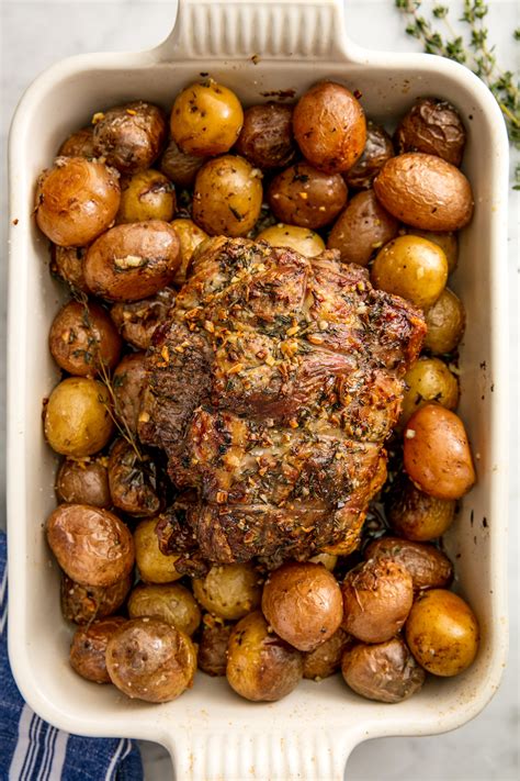A terrific recipe for moms with young kids and busy lives, this simple, inexpensive dish is made with handy ingredients and takes just a short time. Christmas Dinner Menu Ideas For a Crowd - Plan a Holiday Menu