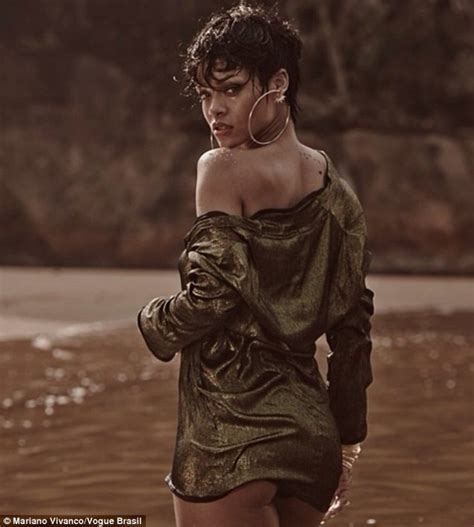 El topless sí otro de Rihanna para Vogue Brasil