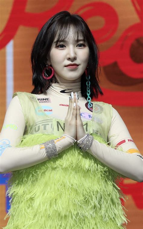 레드벨벳, 레드벨벳 조이, 다이너마이트에 관한 아이디어를 더 확인해 보세요. 레드벨벳 웬디, SBS가요대전 리허설중 낙상…손목·골반 골절 ...