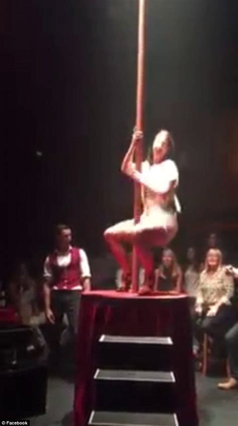 The Bachelor S Brittany Hockley Flashes Knickers While Performing Drunken Pole Dance Daily