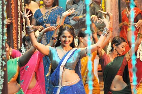 Anushka Shetty Sizzling Look From Vedam Movie In Blue Saree Anushka
