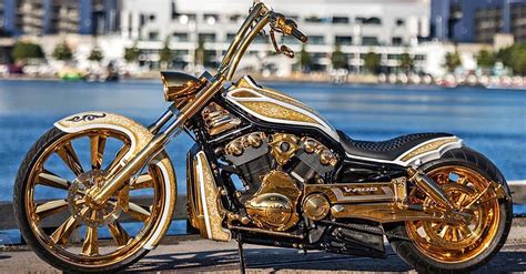 ▷ review of harley v rod custom pearl, built by fredy motorcycles from estonia. Gold Harley-Davidson V-Rod - DUB