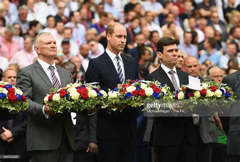 Prinz william, herzogin kate und ihr ältester sohn george. Greg Clarke, FA chairman and Prince William take part in a ...