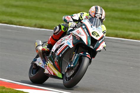 Byrne Storms To Record Cadwell Park Bsb Pole Au