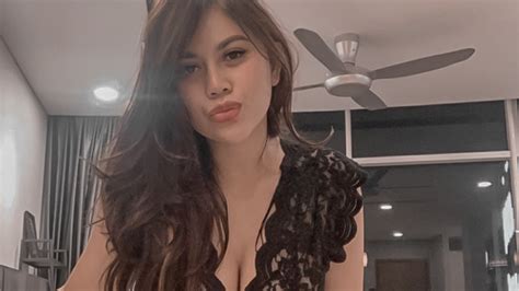 Fakta Rena Dyana Model Seksi Diduga Gadis Kebaya Hijau Yang Topless
