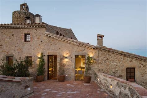 Sé el primero en ver las nuevas casas con las características que tu buscas, crea un aviso de coincidencia y recibirás en tu email las nuevas ofertas. A 19th Century Stone House On The Costa Brava Transformed ...