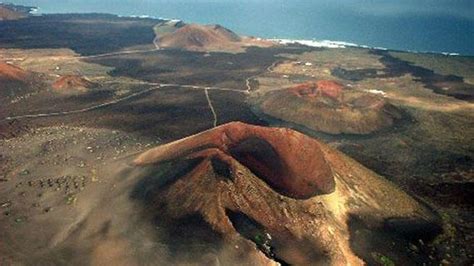 El único Volcán Visitable De España Está En Castilla La Mancha La