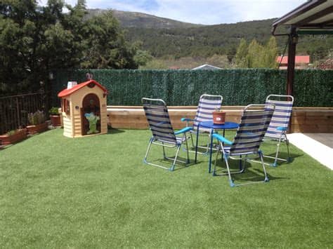 The courtyard of my house. Casa de alojamiento rural en Madrid con piscina. El patio.