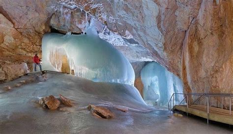 Au Cœur De La Plus Grande Grotte Glacée Du Monde Edition Du Soir