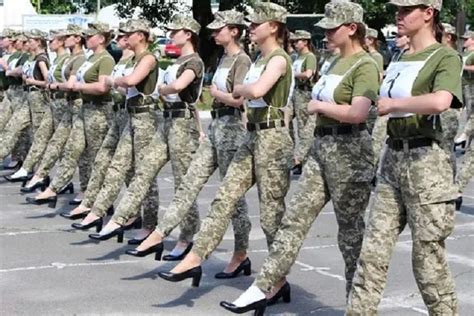 Kontroversi Seputar Tentara Wanita