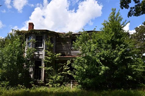 Abandoned Overgrown House In Surry Va Oc 2304x1536 Abandoned