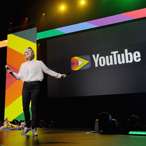 Vidcon Grant To Give 2000 Each Week To Youtubers Teen Vogue