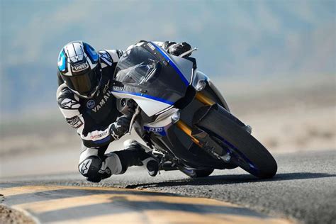 It provides a riding experience like nothing before. 2019 Yamaha YZF-R1M Guide • Total Motorcycle