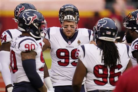 Heres Why The Texans Say They Decided To Stay In The Locker Room For The National Anthem