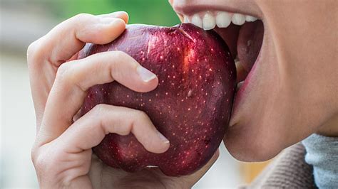 Le Saviez Vous Pour Rester éveillé Manger Une Pomme Est Plus