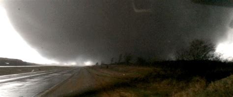 Watch Mans Terrifying Drive Through Illinois Tornado Abc News