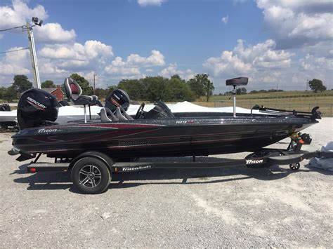 It has plenty of room and is rated for up to 7 this is a single owner 2014 basscat pantera ii advantage elite. Bass Cat Bass Boats For Sale In Texas