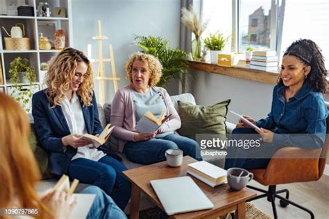 Mature Women Book Club Photos And Premium High Res Pictures Getty Images