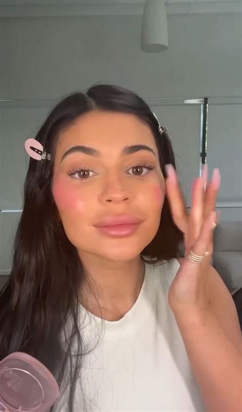 Kylie Jenner Shows Off Her Very Puffy Lips In New Video After Sister Kendall Also Debuts Fuller