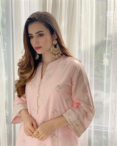 Sana Javed Beautiful Pakistani Actress Photos In 2020 Stylish Dresses For Girls Pakistani