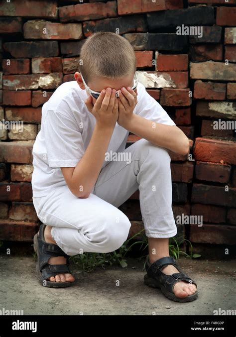 Boy Sad Hi Res Stock Photography And Images Alamy