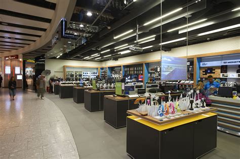 Modern Retail Design: Explore our Inviting T5 Dixons Travel Store