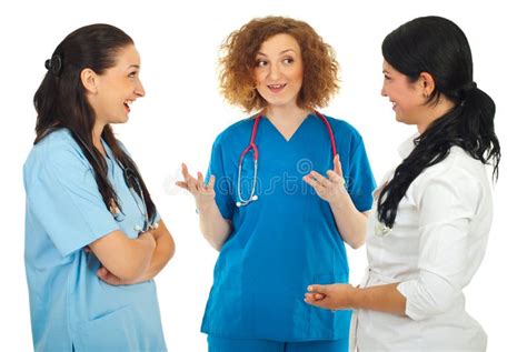 Tres Mujeres De Los Doctores Que Tienen Conversaci N Foto De Archivo Imagen De Pelo Belleza