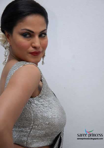 Saree Princess Blogs Hottest Paki Actress Veena Malik Looking Irresistibly Sexy In A Black Navel