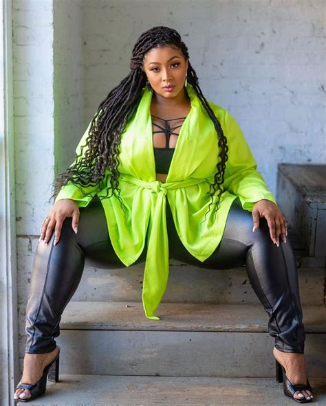 Nzinga Imani 🎤💄🎭🇬🇾 No Instagram “imma Boss And I Shine Like Gloss 🎶 😋 Fashiontofigure • Neon For