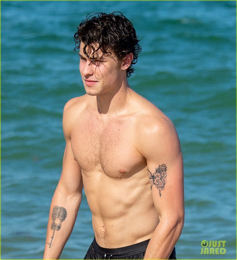Shawn Mendes And Camila Cabello Kiss At The Beach Flaunt Hot Bodies In Miami Photo 4328409