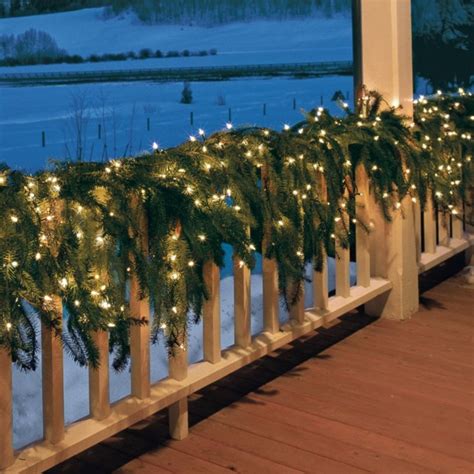 20 Outdoor Railing Christmas Decorations