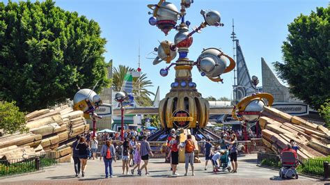Disneyland Fans Complain That Tomorrowland Is Stuck In The Past