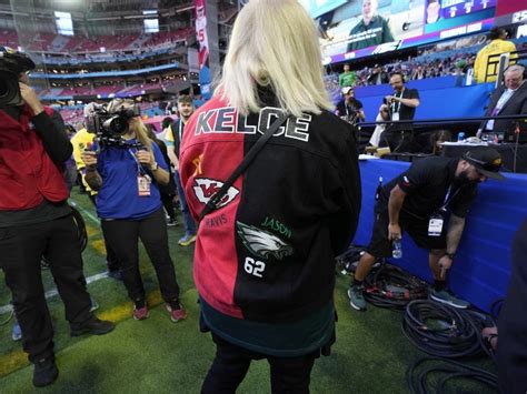 MD Mom Designed Donna Kelce S Jacket Shoes For Super Bowl Columbia