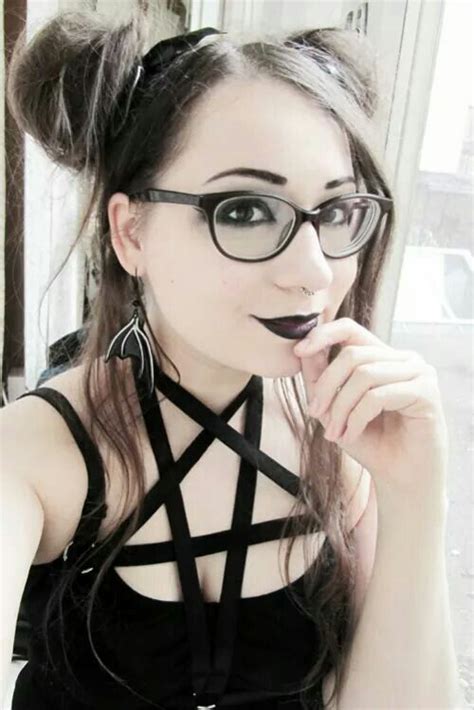 Cutie With Glasses 💟💗💖💛💜💚💙 Gothic Girls Goth Beauty Dark Beauty