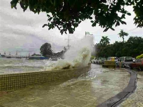 Au fil de la journée, ce tsunami dévastera douze pays et fera plus de 230'000 morts, en indonésie et au sri lanka principalement. EDU-kasi: Tsunami: Catatan Pengalaman Peristiwa Ahad 26 ...