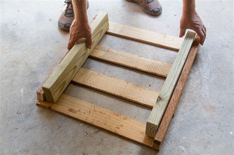 Rooftop gardens are a great way to utilize an otherwise wasted space at home! DIY Doghouse With a Rooftop Garden | HGTV