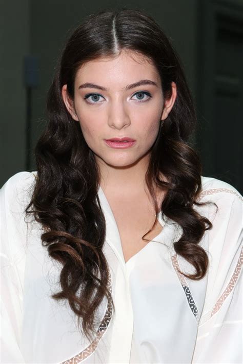 The site has reached a size of 170 articles, and is now the largest online database on the singer. 10 Times Lorde Was the Queen of Textured Hair - Styleicons