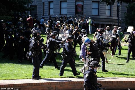 Portland Police Stand Down While Alt Right Groups And Anti Police