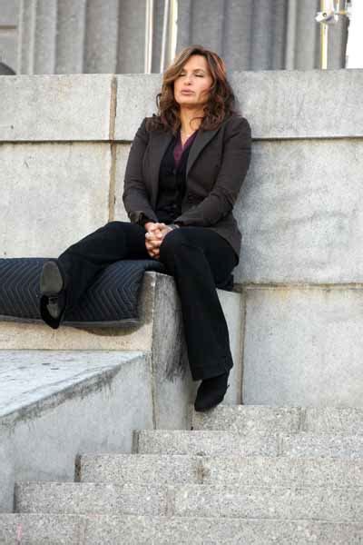 All Things Law And Order Photos Mariska Hargitay On The Svu Set