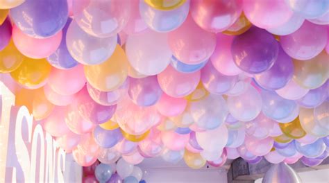 No Helium Required For This Epic Balloon Ceiling Balloons On Ceiling No