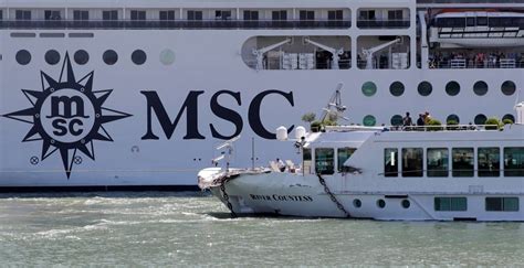 5 Injured In Venice As Cruise Ship Slams Into Tourist Boat