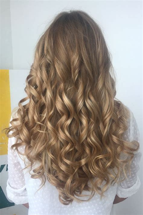 Want to give dirty blonde hair color a shot this year? Dirty Blonde #18 - 20" (220g) | Perfect curls