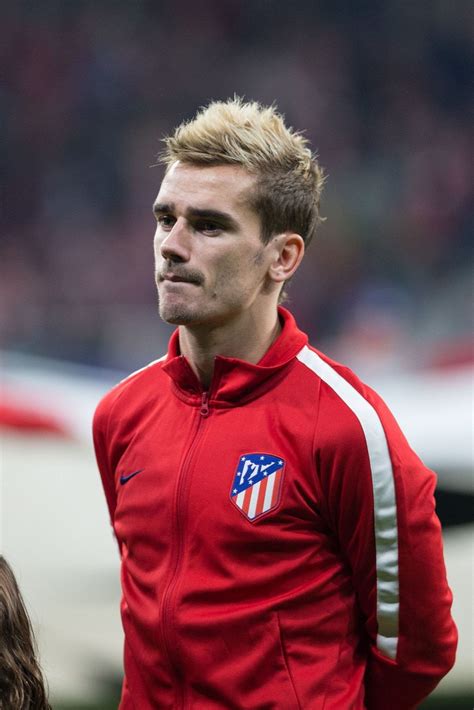 17.12.2019 · antoine griezmann haircut 2019 and his new long hairstyles 17 06 2019 neymar did not keep his opinion to himself after antoine griezmann posted a picture of his new hairstyle on. Griezmann Long Hairstyle Griezmann Long Hairstyle ...